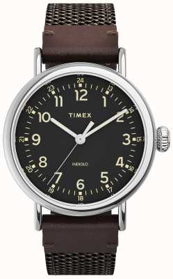Timex 標準の40mmシルバートーンケースブラックダイヤルブラウンファブリックレザーストラップ TW2U89600